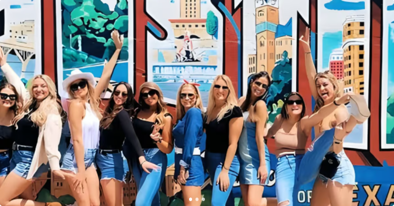 Austin Murals & Mimosas Roofless Party Bus Tour and Photoshoot