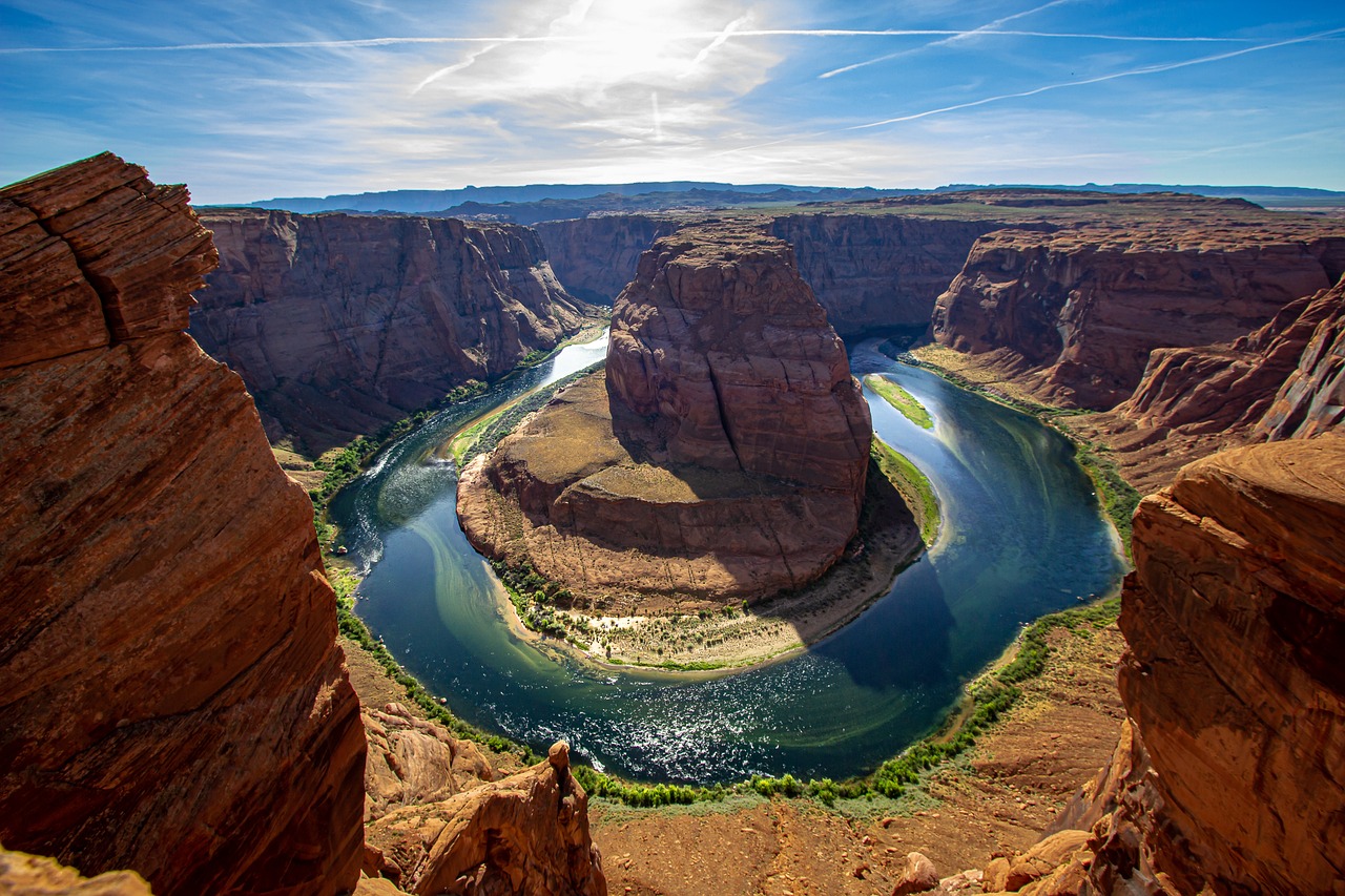 Scenic view of the Colorado River along your road trip from Las Vegas to Grand Junction, offering breathtaking landscapes and unforgettable stops along the way.
