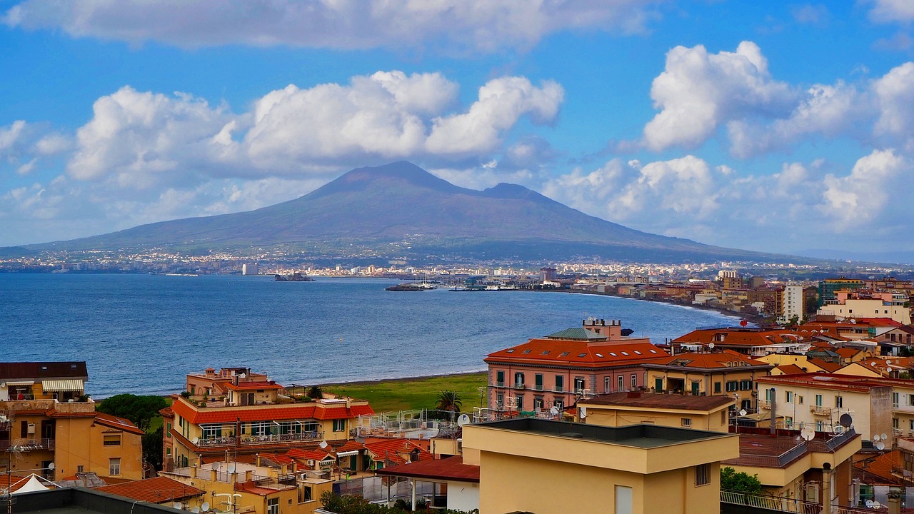 Explore the Stunning Coastal Beauty and Rich History of Naples, Italy – A Must-Visit Destination for Travelers