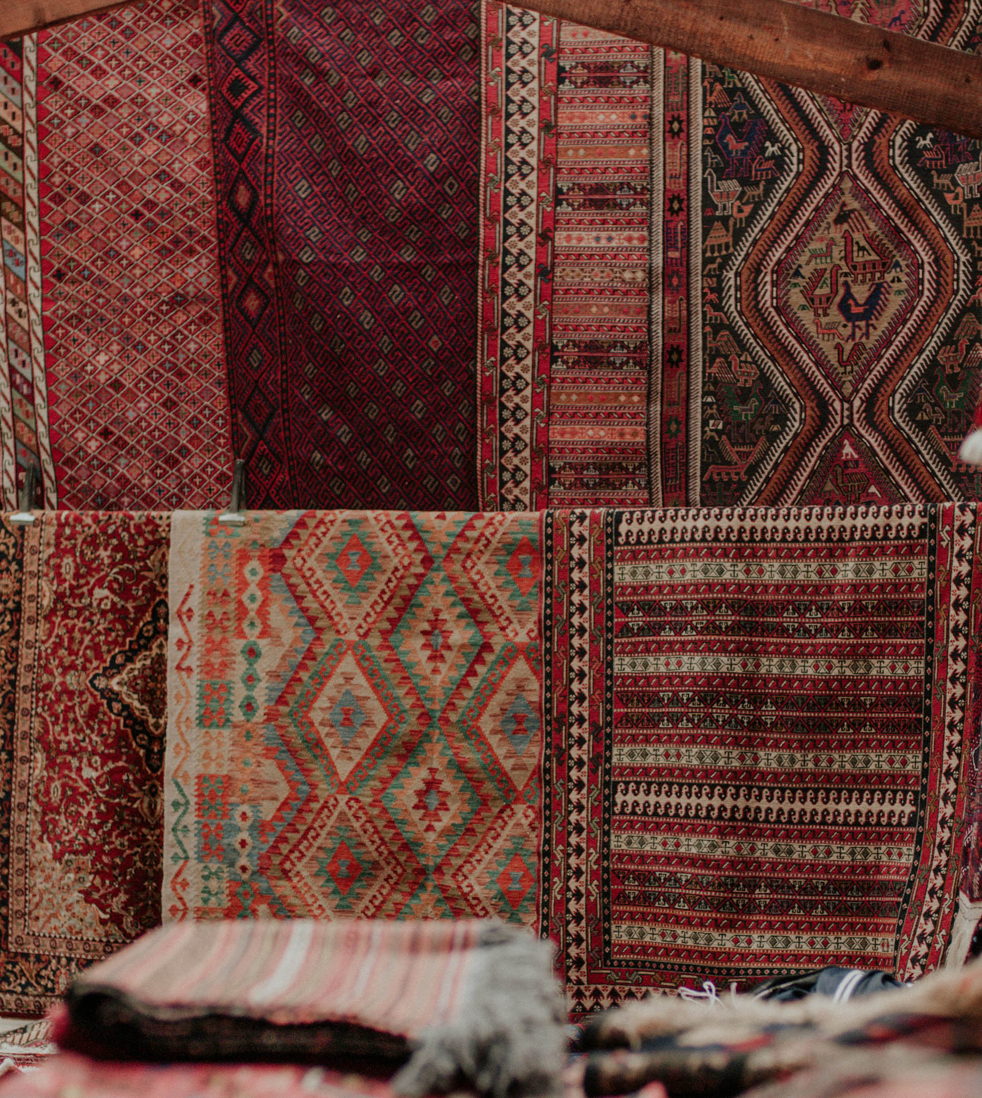 Rugncarpet - Handmade Turkish and Kilim rugs for sale in a variety of styles, motifs, and colors for living rooms