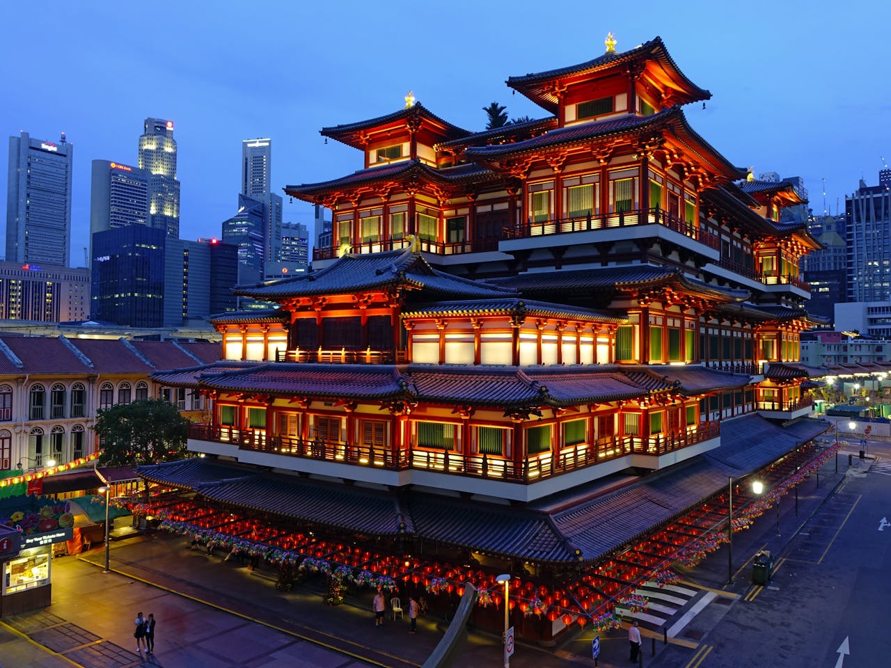 night view of the Buddha Tooth Temple in Singapore's China Town