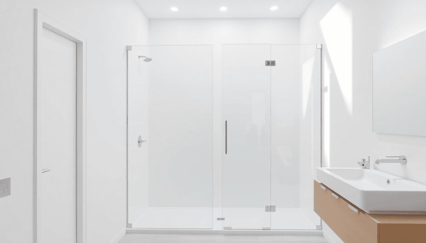 Salle de bain moderne avec douche en verre spacieuse, accessoires minimalistes